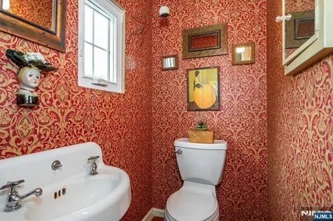 8 Abbington Terrace Glen Rock NJ 07452