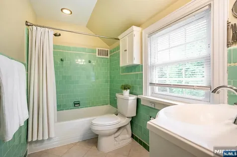 8 Abbington Terrace Glen Rock NJ 07452