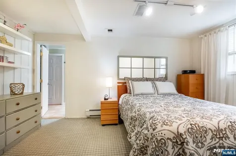 8 Abbington Terrace Glen Rock NJ 07452
