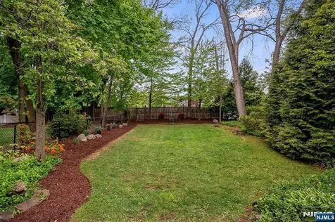 8 Abbington Terrace Glen Rock NJ 07452