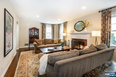 8 Abbington Terrace Glen Rock NJ 07452