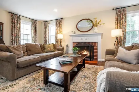 8 Abbington Terrace Glen Rock NJ 07452