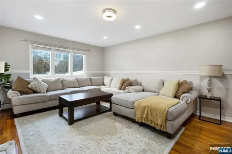 8 Curtis Drive Lincoln Park Borough NJ 07035