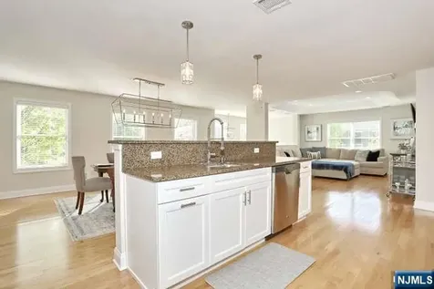 802 Whitney Lane Allendale NJ 07401