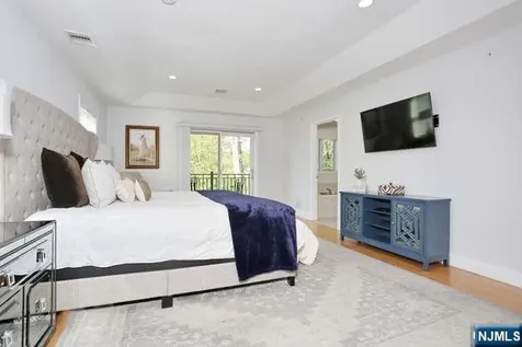 802 Whitney Lane Allendale NJ 07401