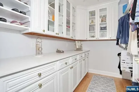 802 Whitney Lane Allendale NJ 07401