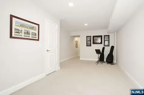 802 Whitney Lane Allendale NJ 07401