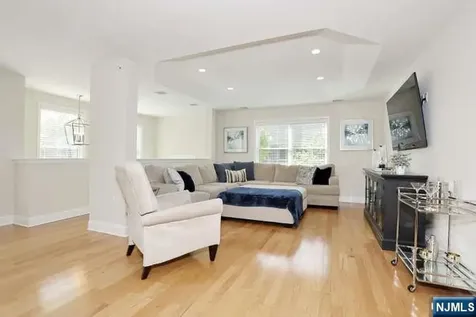 802 Whitney Lane Allendale NJ 07401