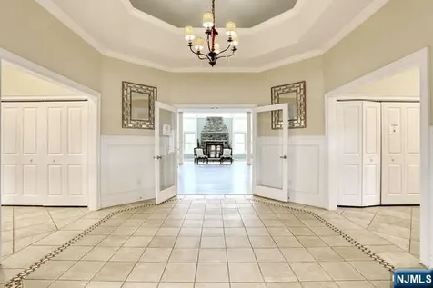 802 Whitney Lane Allendale NJ 07401