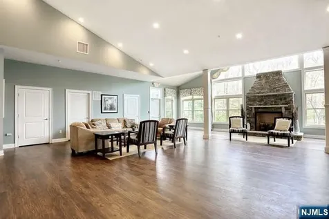 802 Whitney Lane Allendale NJ 07401