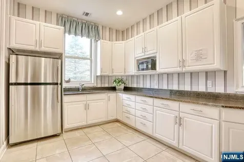 802 Whitney Lane Allendale NJ 07401