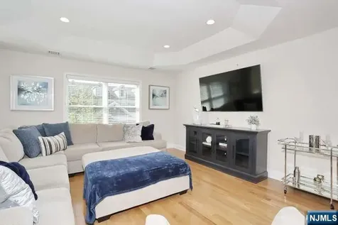 802 Whitney Lane Allendale NJ 07401