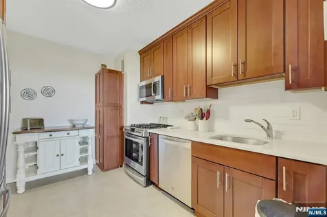 1530 Palisade Avenue Fort Lee NJ 07024