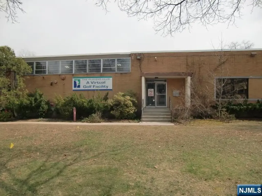 348 Evelyn Street Paramus NJ 07652