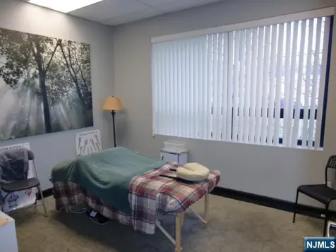348 Evelyn Street Paramus NJ 07652