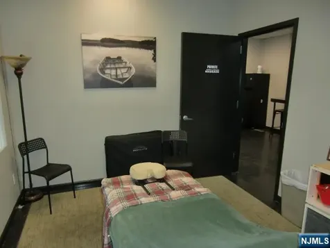 348 Evelyn Street Paramus NJ 07652