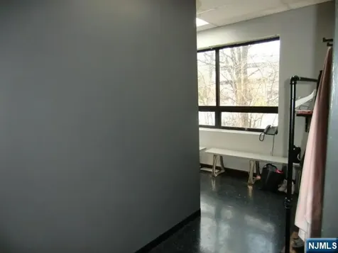 348 Evelyn Street Paramus NJ 07652