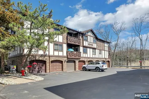 1712 Faulkner Court Mahwah NJ 07430