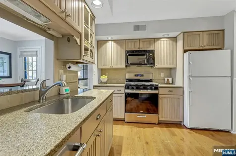 1712 Faulkner Court Mahwah NJ 07430