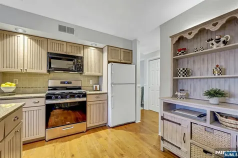1712 Faulkner Court Mahwah NJ 07430