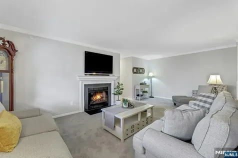 1712 Faulkner Court Mahwah NJ 07430