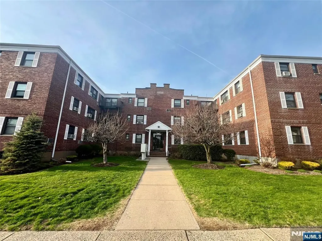 241 E Main Street Bergenfield NJ 07621