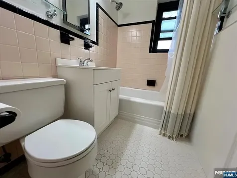 241 E Main Street Bergenfield NJ 07621