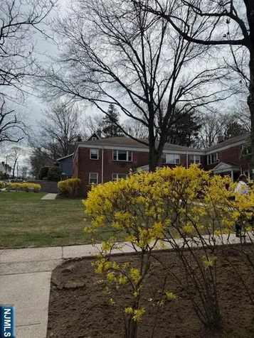 180 Hillside Avenue Leonia NJ 07605