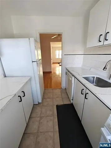 180 Hillside Avenue Leonia NJ 07605