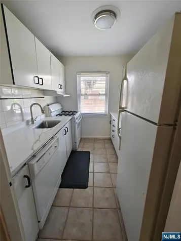 180 Hillside Avenue Leonia NJ 07605