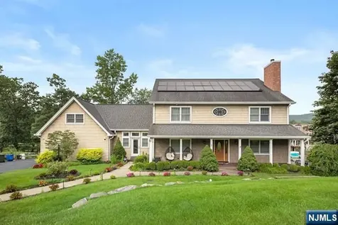 27 Ringwood Lane West Milford NJ 07421