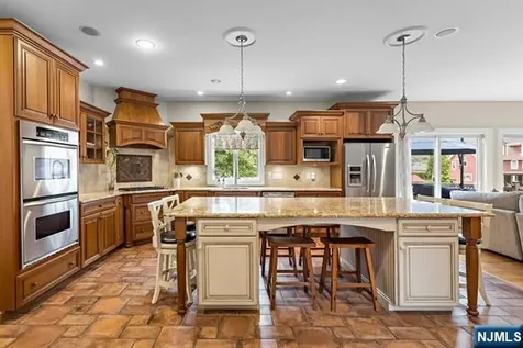 27 Ringwood Lane West Milford NJ 07421