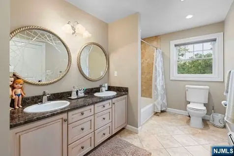 27 Ringwood Lane West Milford NJ 07421