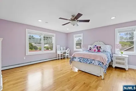 27 Ringwood Lane West Milford NJ 07421