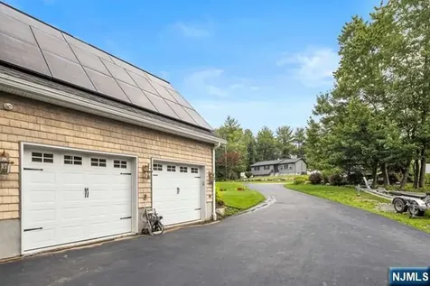 27 Ringwood Lane West Milford NJ 07421
