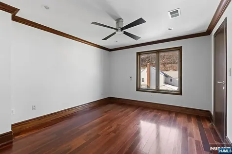 1286 River Road Edgewater NJ 07020