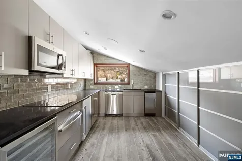 1286 River Road Edgewater NJ 07020