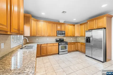 233 5th Street Fairview NJ 07022