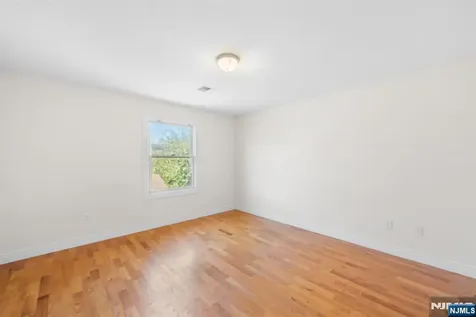 233 5th Street Fairview NJ 07022
