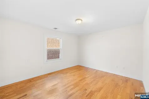 233 5th Street Fairview NJ 07022