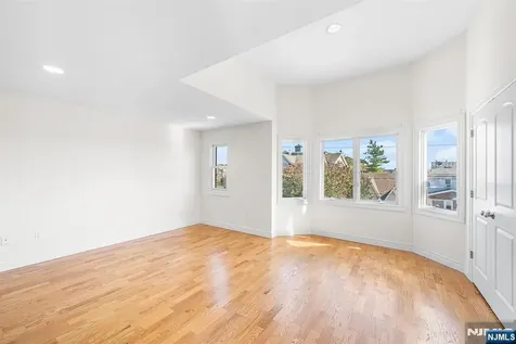 233 5th Street Fairview NJ 07022