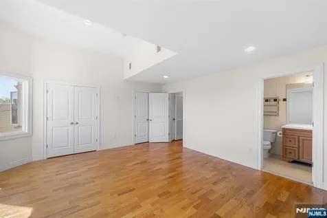 233 5th Street Fairview NJ 07022