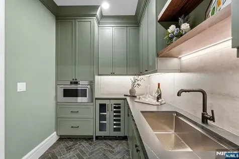 68 Grandview Avenue Upper Saddle River NJ 07458