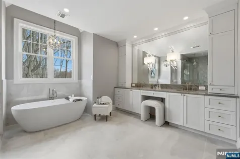 68 Grandview Avenue Upper Saddle River NJ 07458