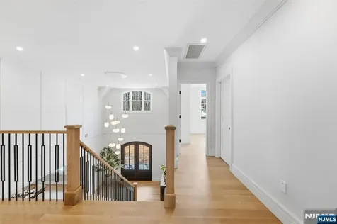 68 Grandview Avenue Upper Saddle River NJ 07458