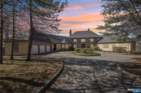 29 Hilltop Road Kinnelon Borough NJ 07405