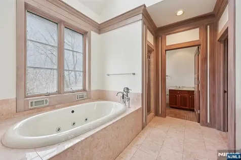 29 Hilltop Road Kinnelon Borough NJ 07405