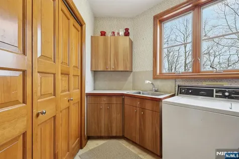 29 Hilltop Road Kinnelon Borough NJ 07405