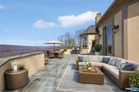 29 Hilltop Road Kinnelon Borough NJ 07405