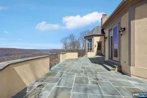 29 Hilltop Road Kinnelon Borough NJ 07405